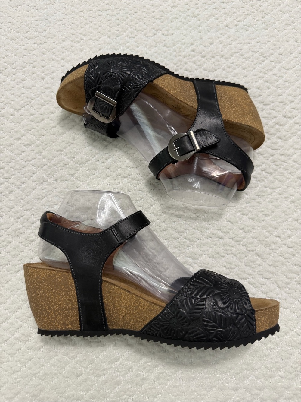 Taos Floral Embossed Leather Adjustable Straps Wedges Women’s Size 9-9.5 - Picture 6 of 13